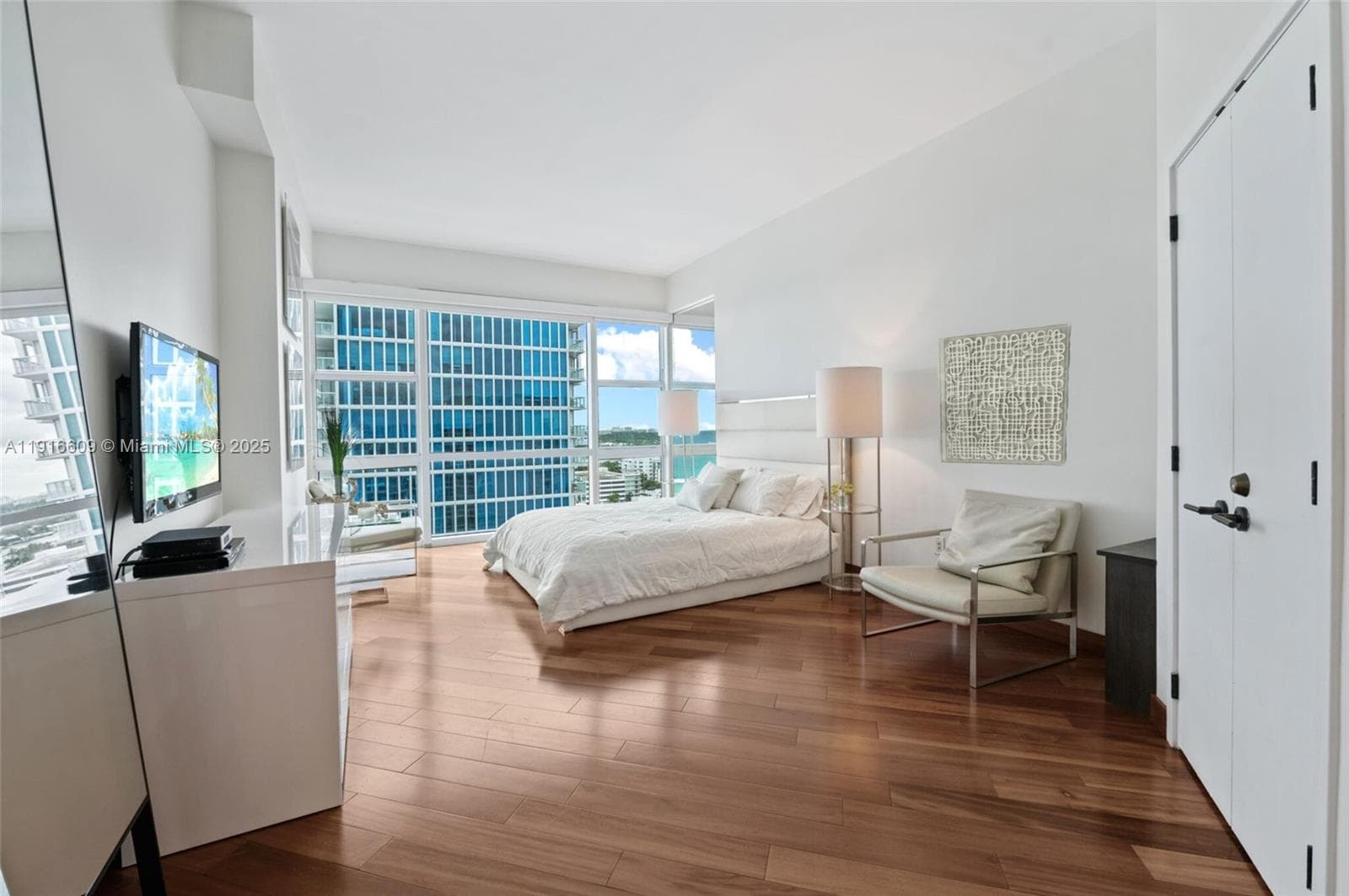 6801 Collins Ave PH06 photo 18