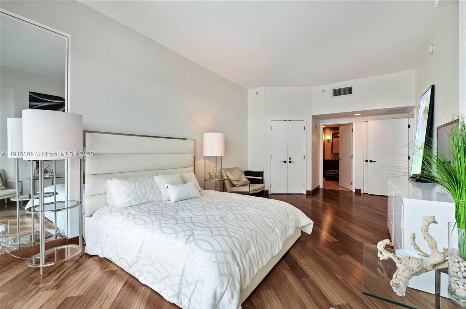 6801 Collins Ave PH06 photo 19