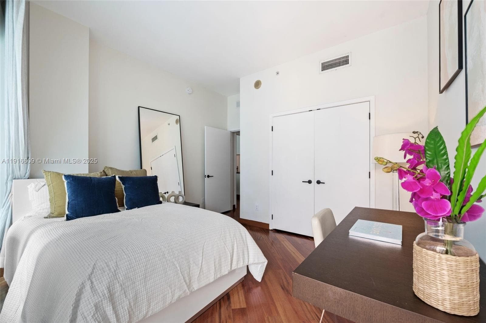 6801 Collins Ave PH06 photo 25
