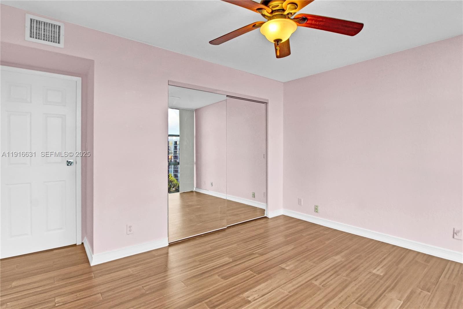 800 Parkview Dr 821 photo 16