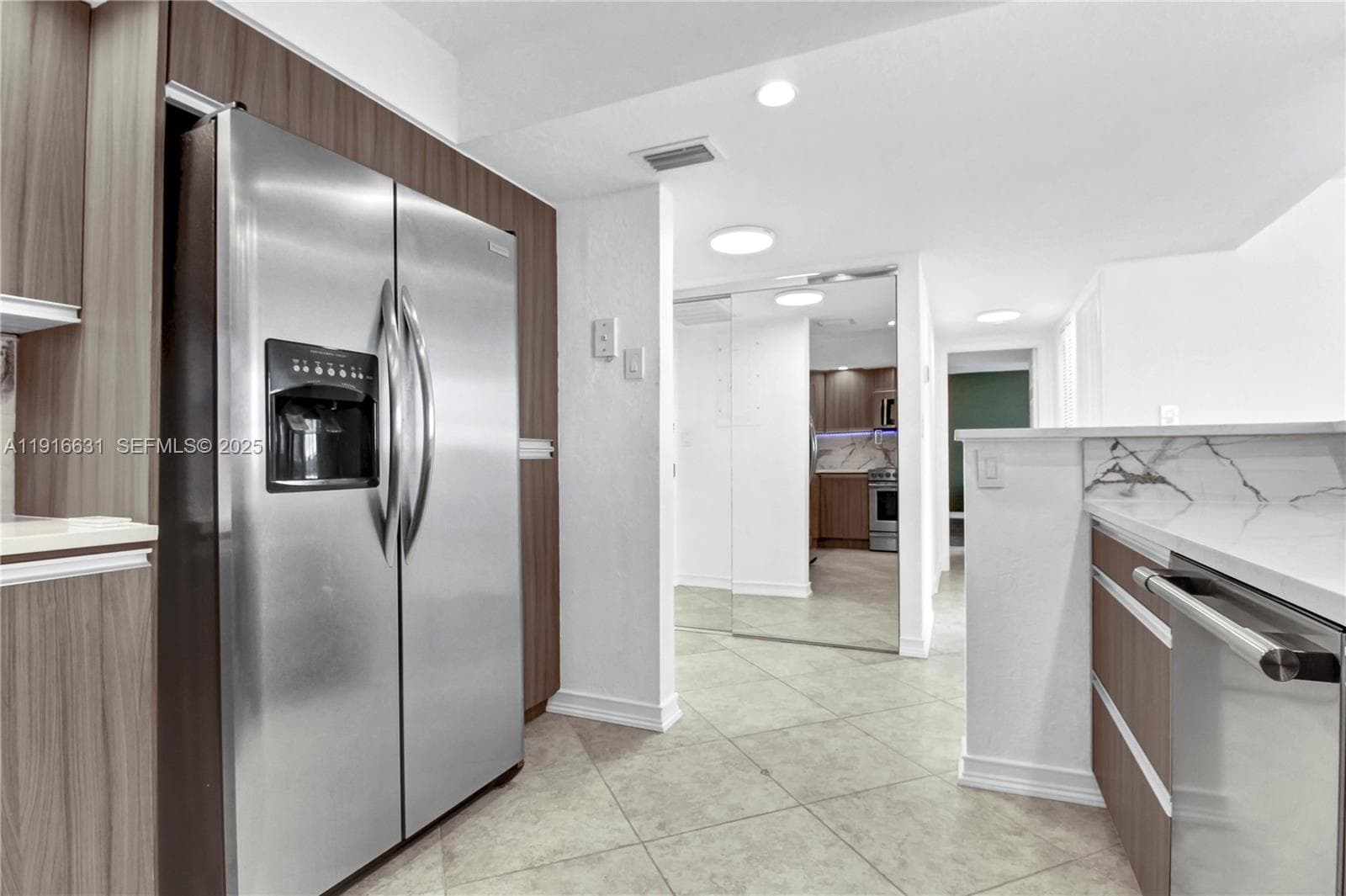 800 Parkview Dr 821 photo 5