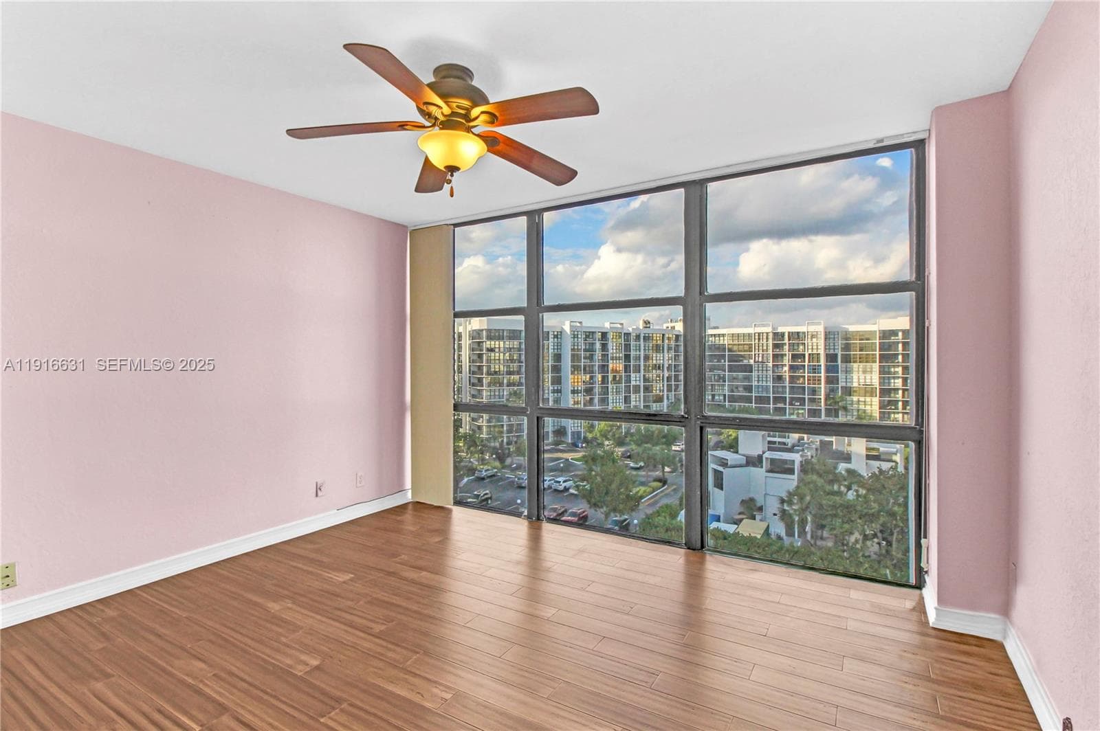 800 Parkview Dr 821 photo 15