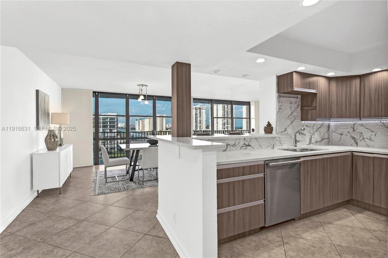 800 Parkview Dr 821 photo 4