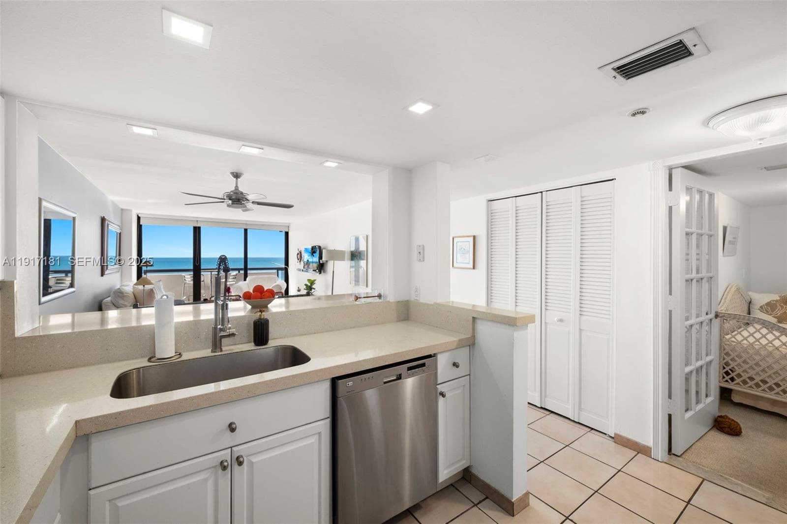 2555 Collins Ave 805 photo 11