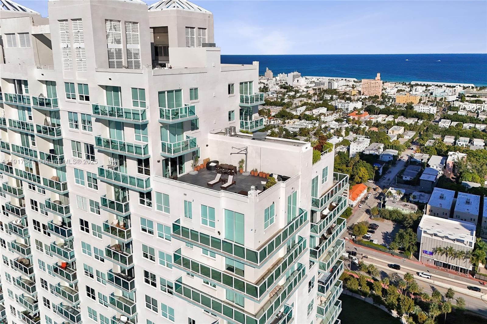 650 West Ave PH01 photo 18