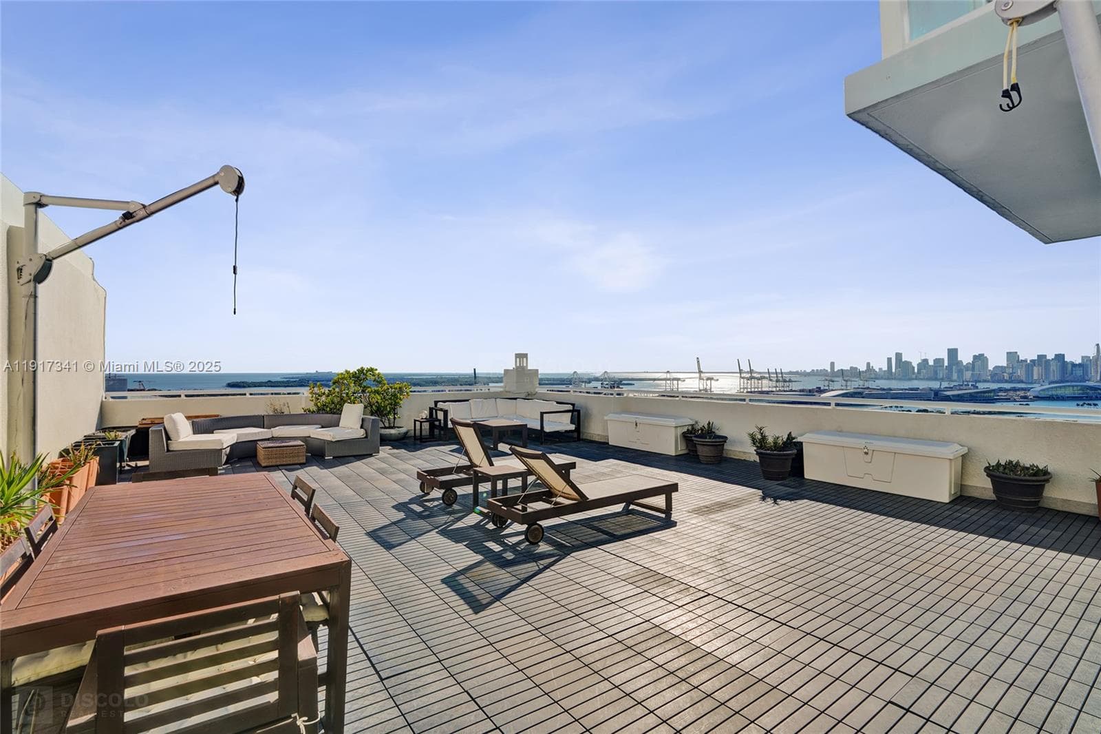 650 West Ave PH01 photo 15