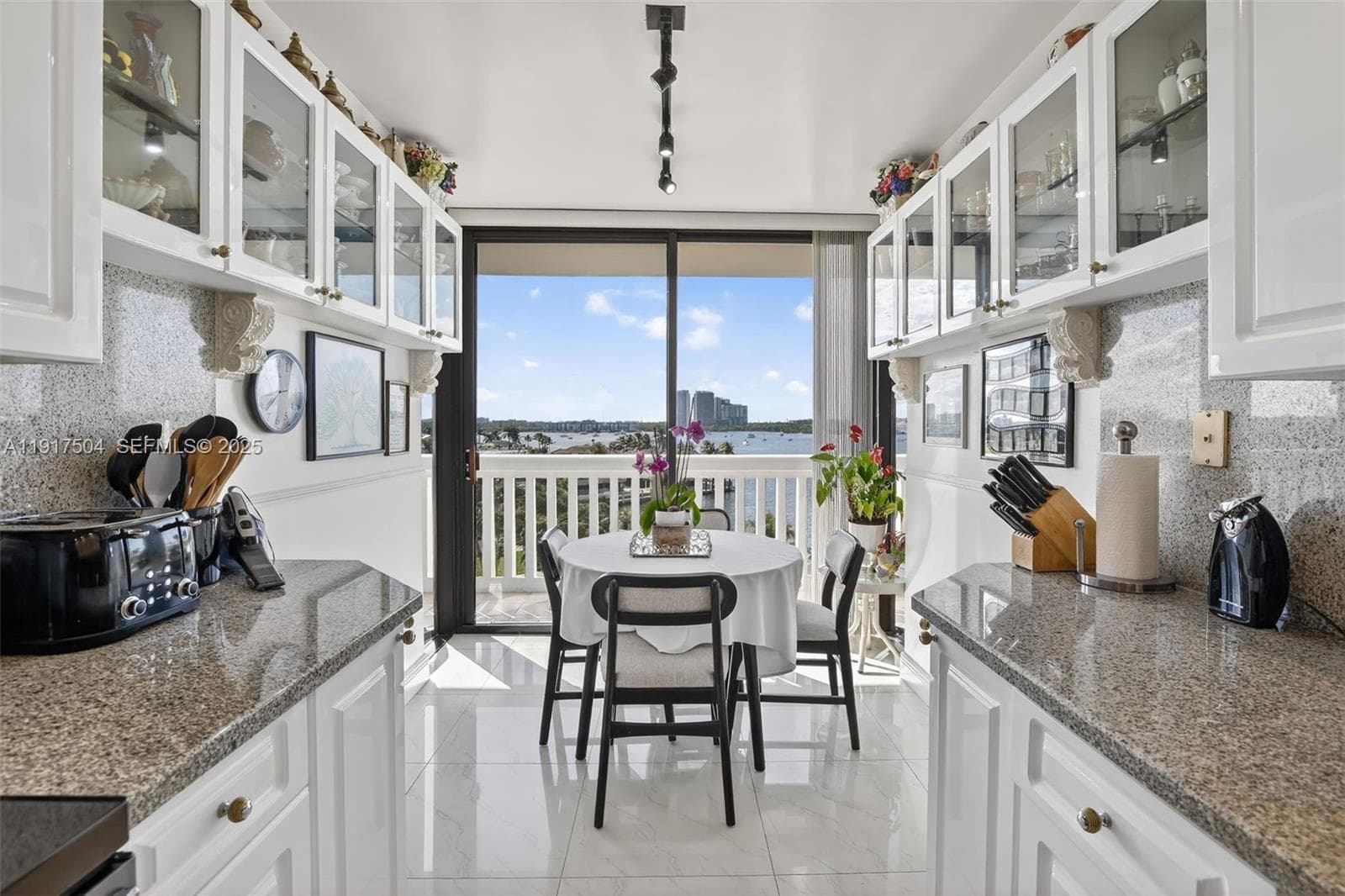 1000 Island Blvd 602 photo 19