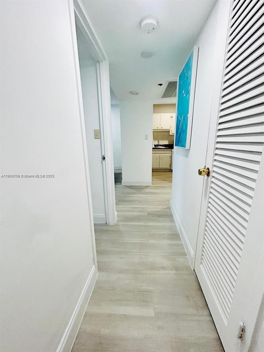 100 Lincoln Rd 535 photo 10