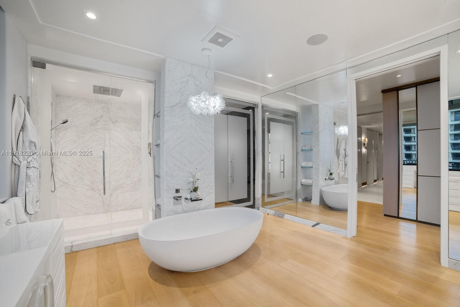 6800 Fisher Island Dr 6864 photo 17