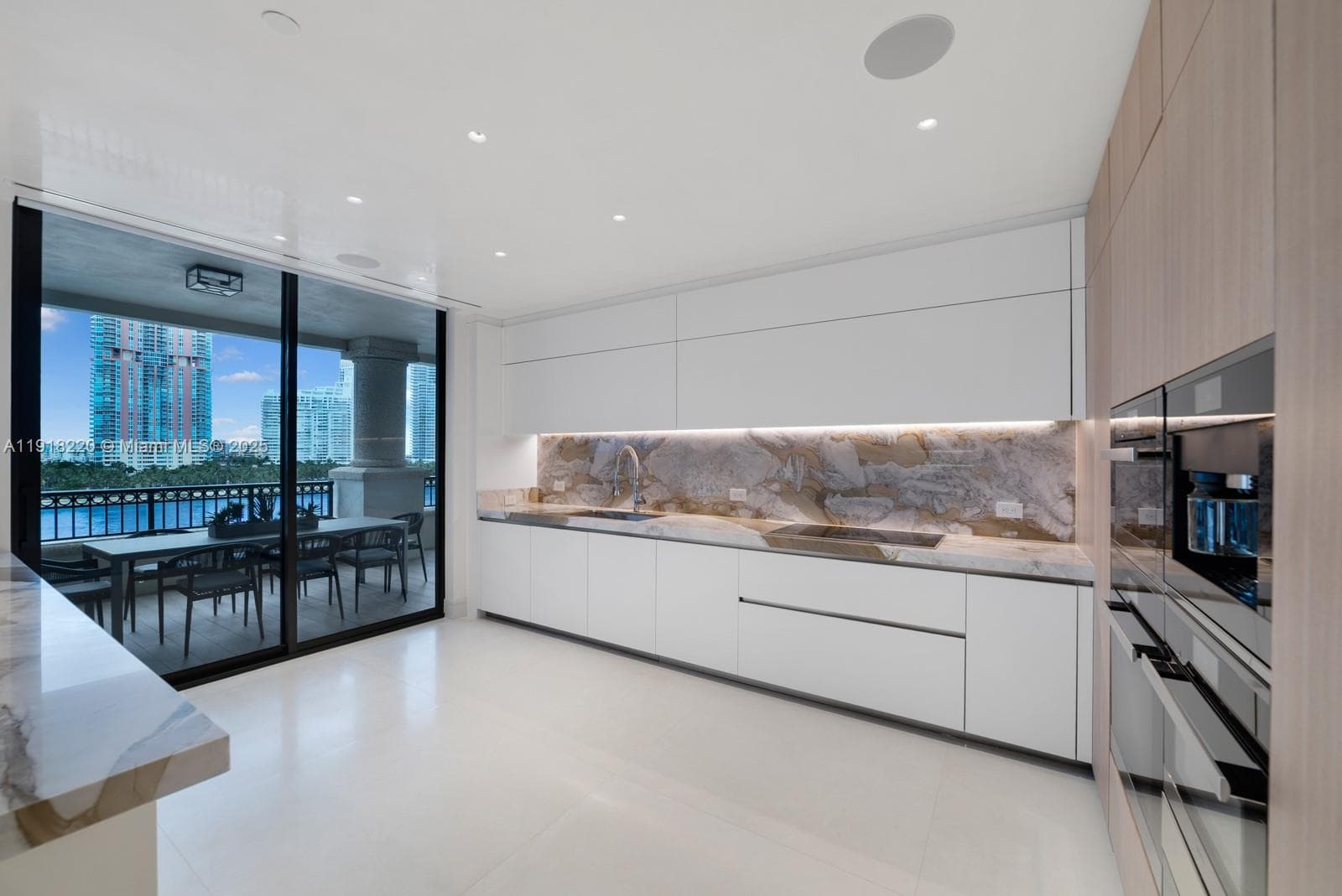 6800 Fisher Island Dr 6864 photo 25