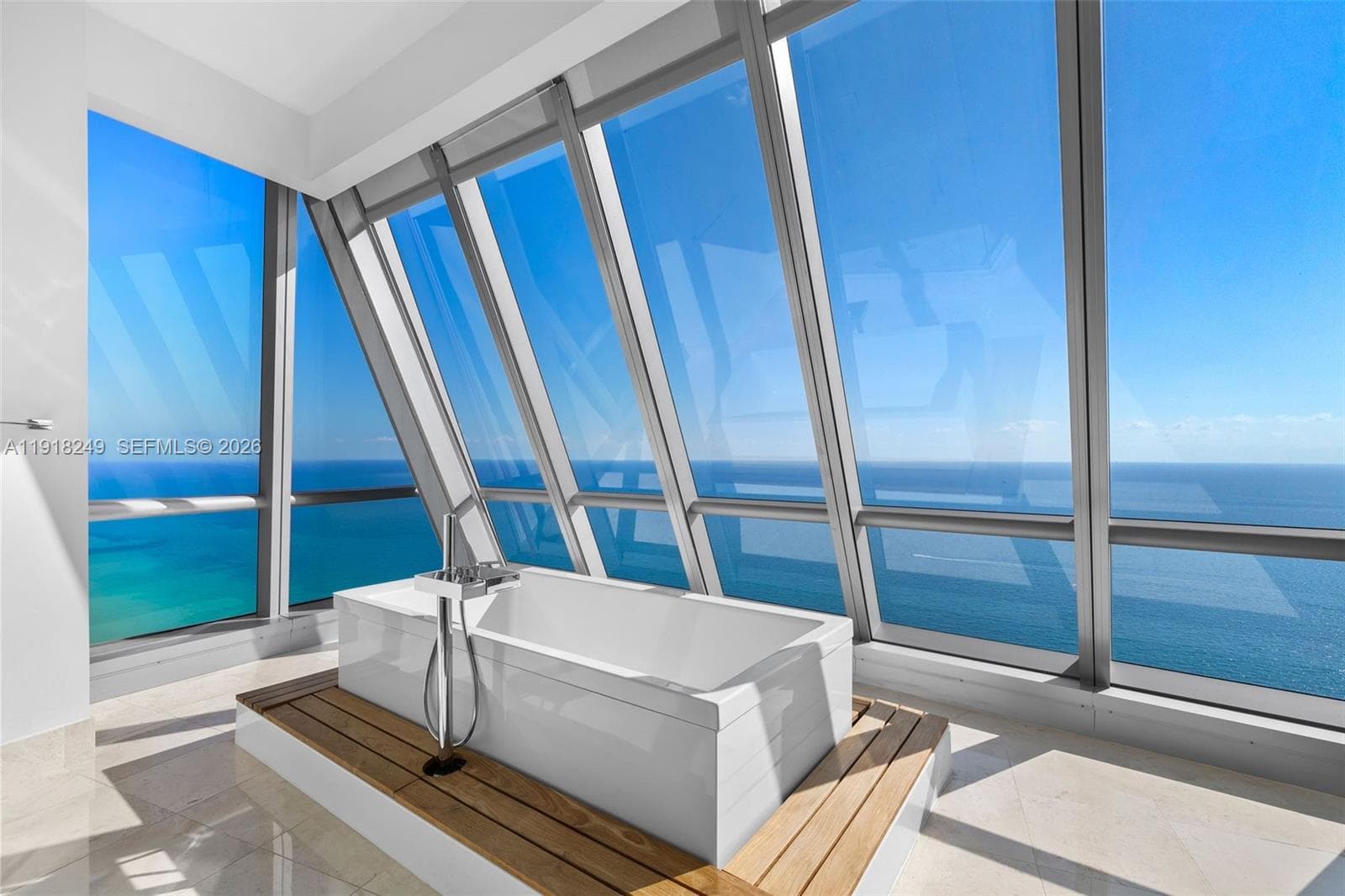 17121 Collins Ave 4