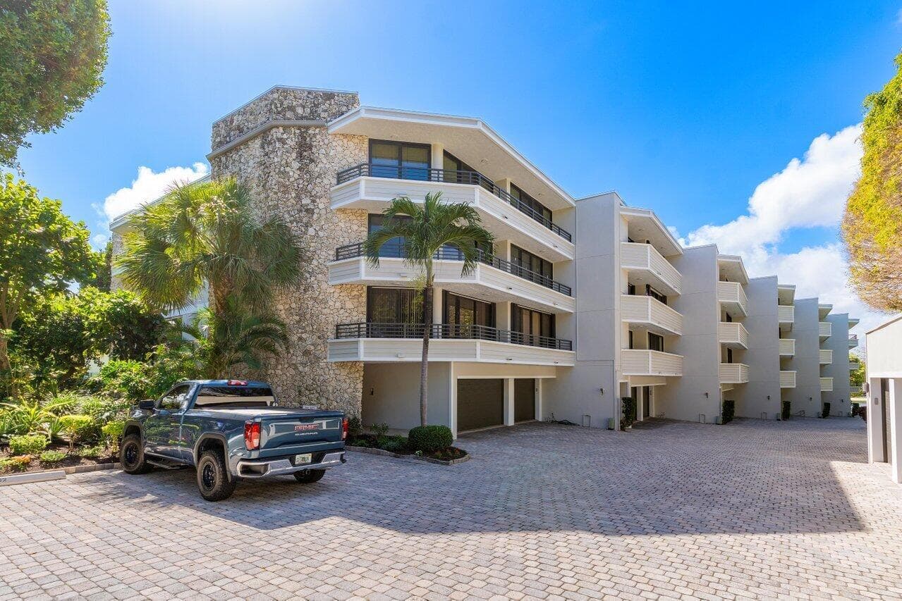 1170 Hillsboro Mile #302 2