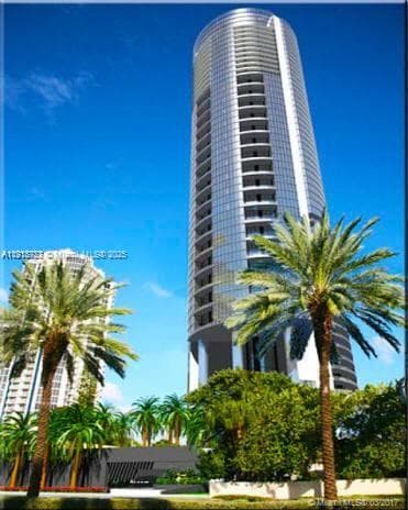 18555 COLLINS AVE 2
