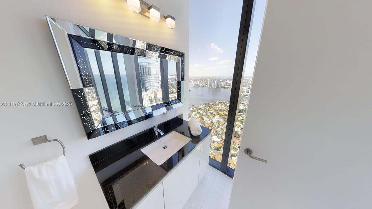 18555 COLLINS AVE 4804 photo 21
