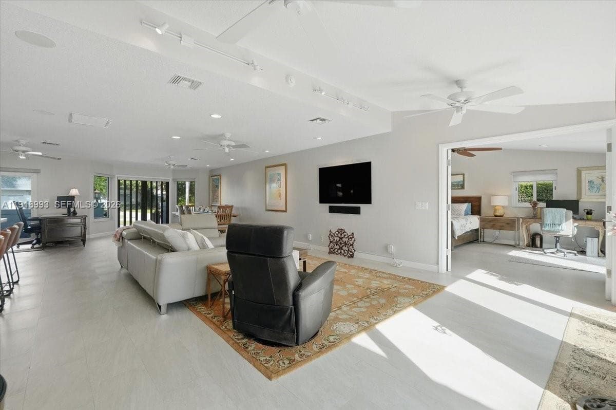 2662 3rd St photo 13