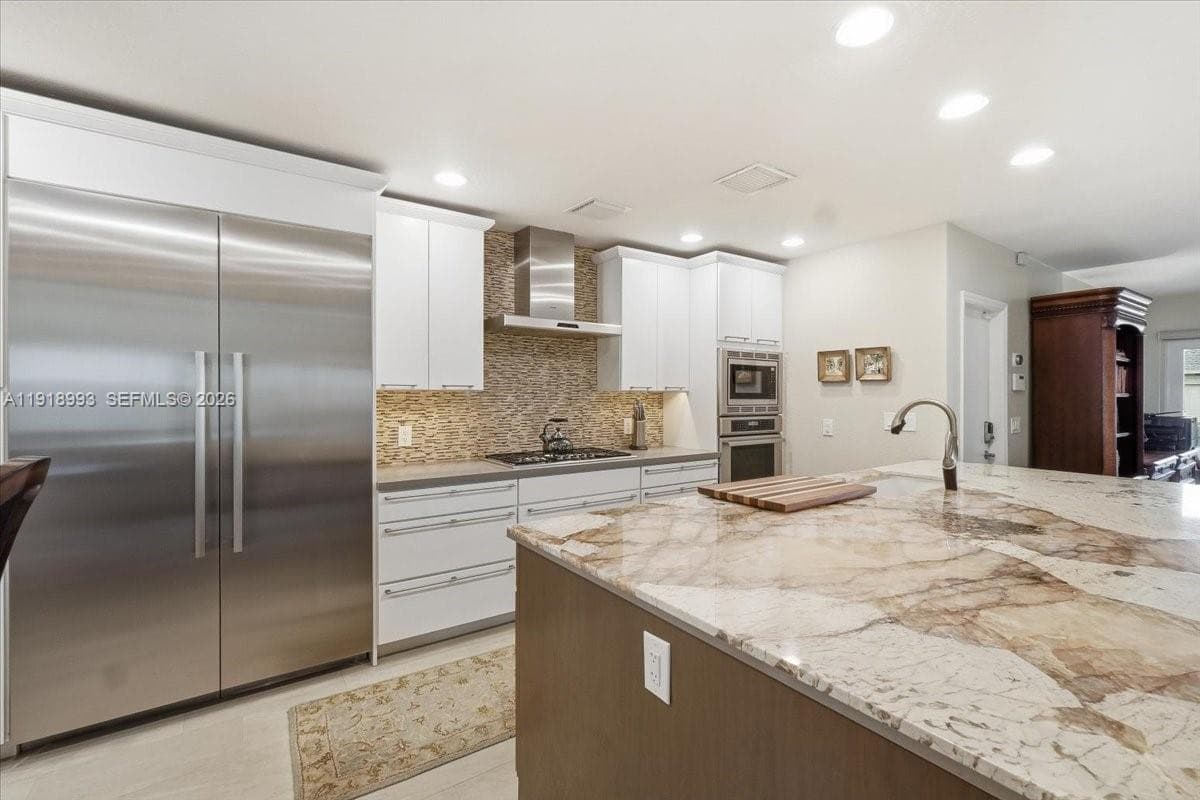 2662 3rd St photo 17