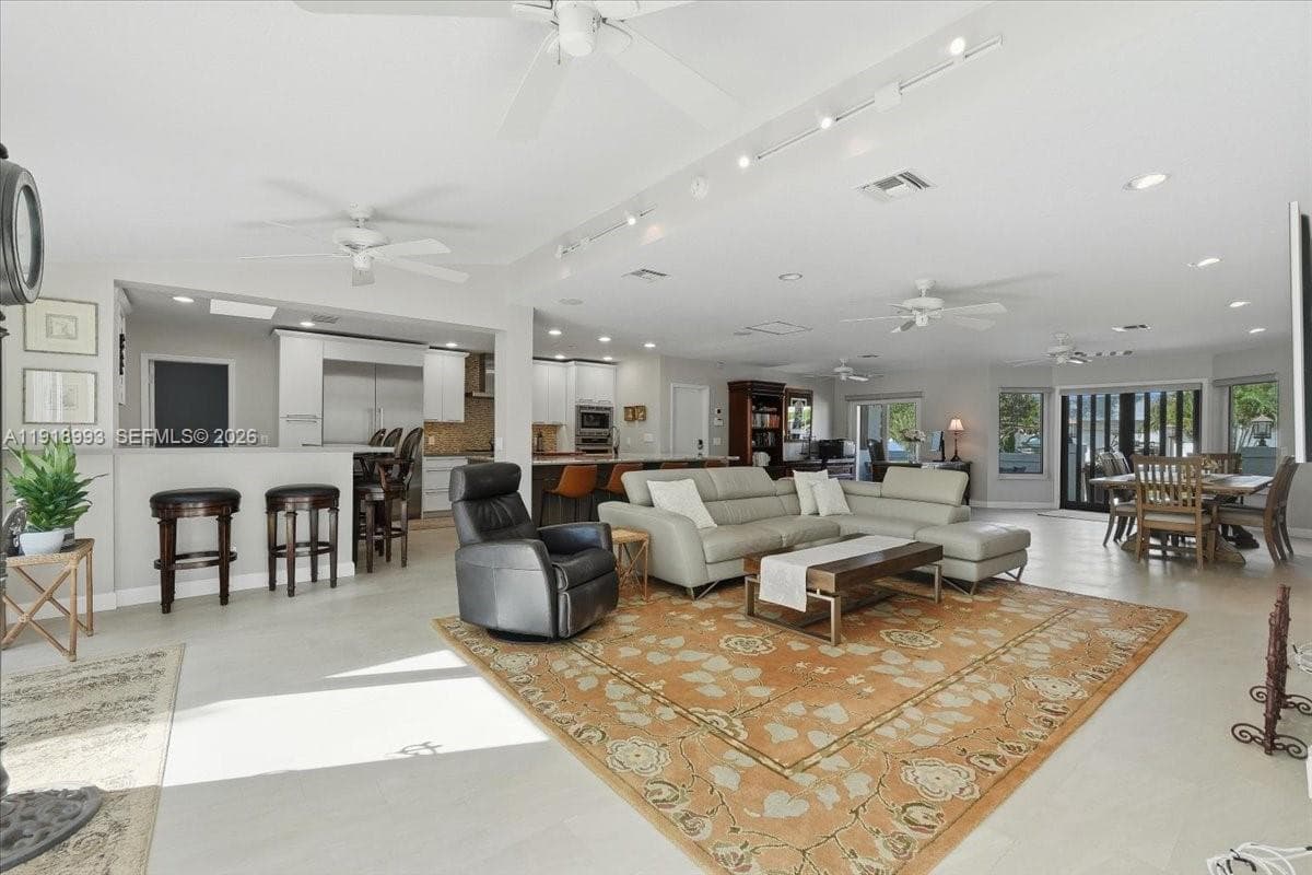 2662 3rd St photo 12