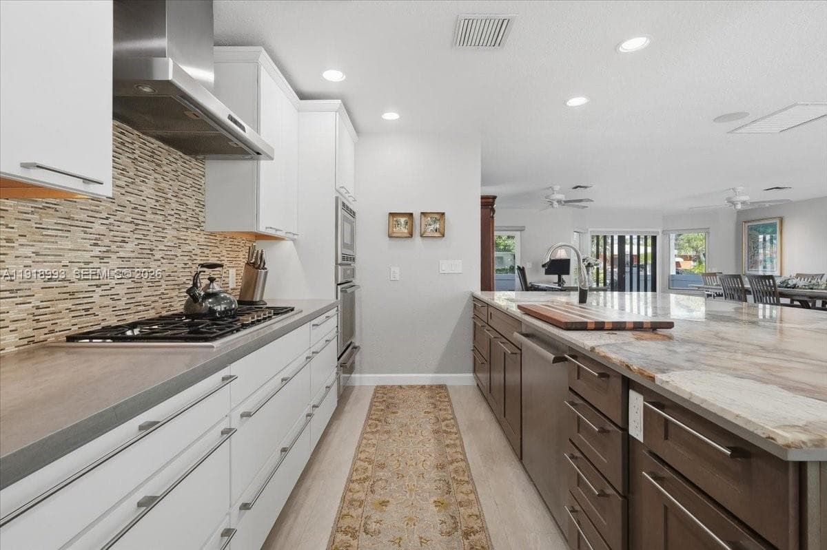 2662 3rd St photo 20