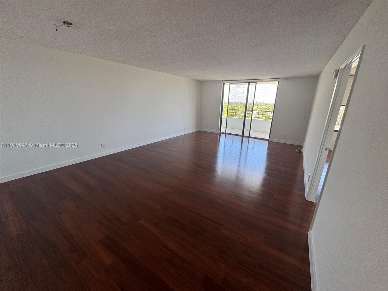 2500 Parkview Dr 1109 photo 5