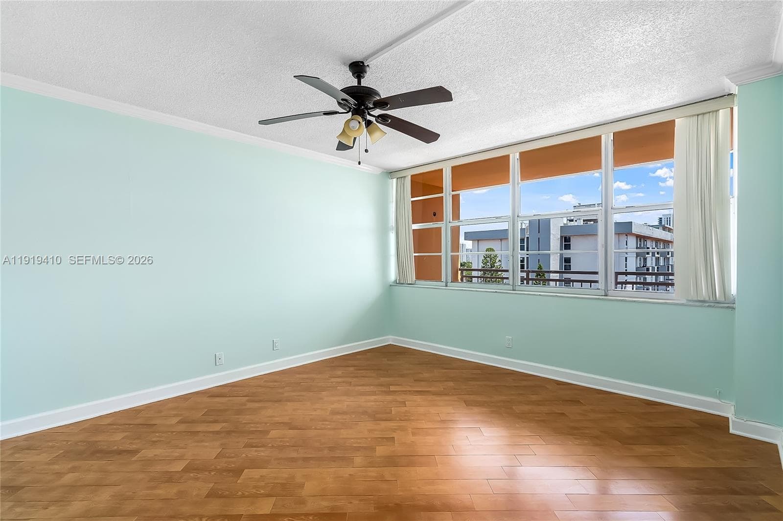 2025 NE 164th St 907 photo 20