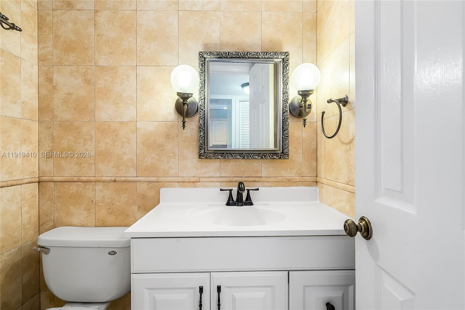 2025 NE 164th St 907 photo 18