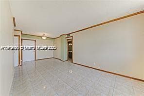 2025 164th St 904 photo 2