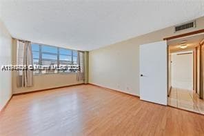 2025 164th St 904 photo 17