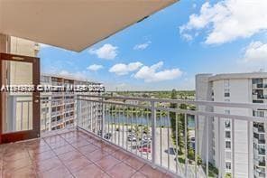2025 164th St 904 photo 1