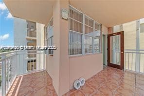 2025 164th St 904 photo 25