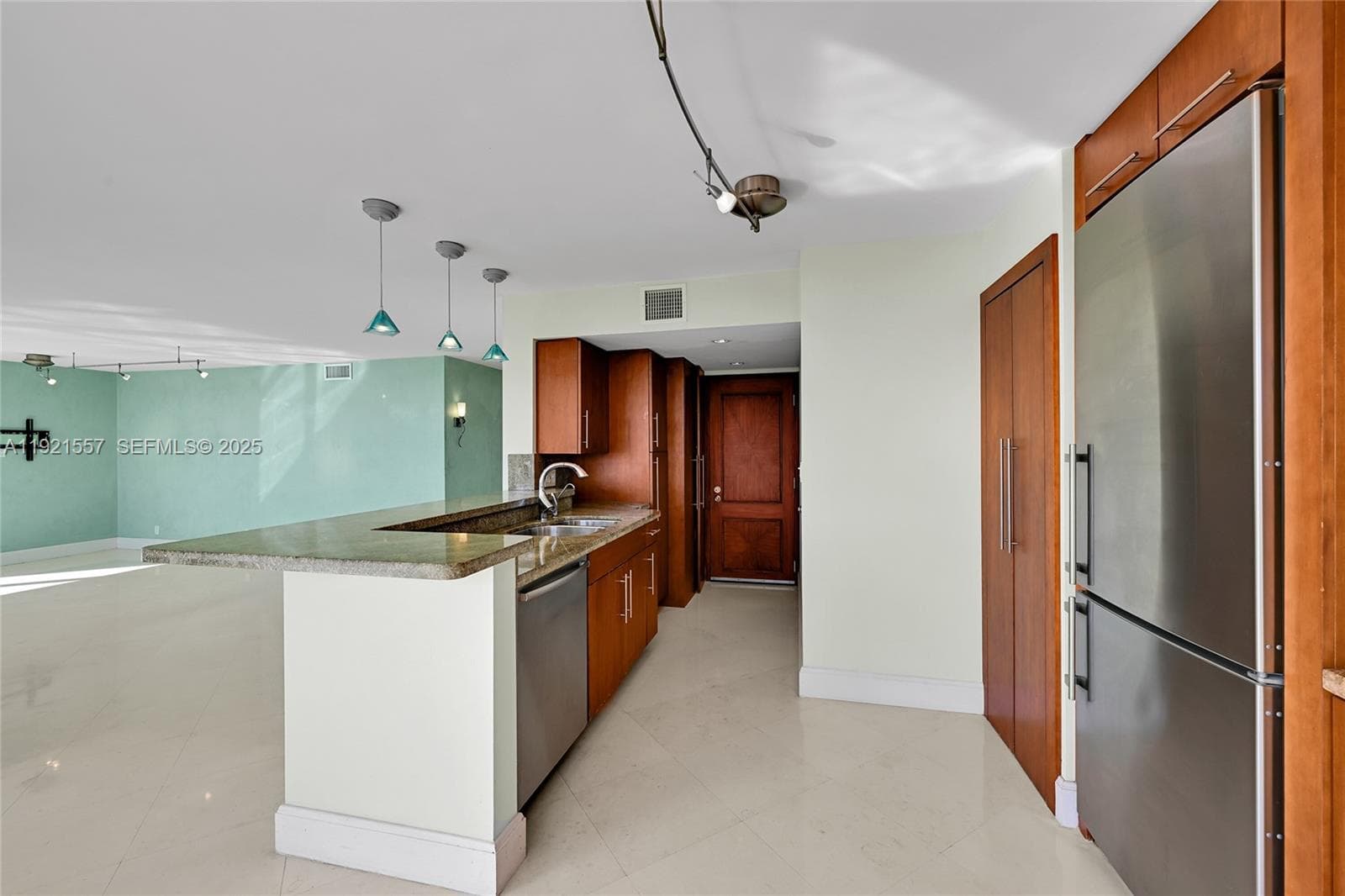 936 Intracoastal Dr 15H photo 16