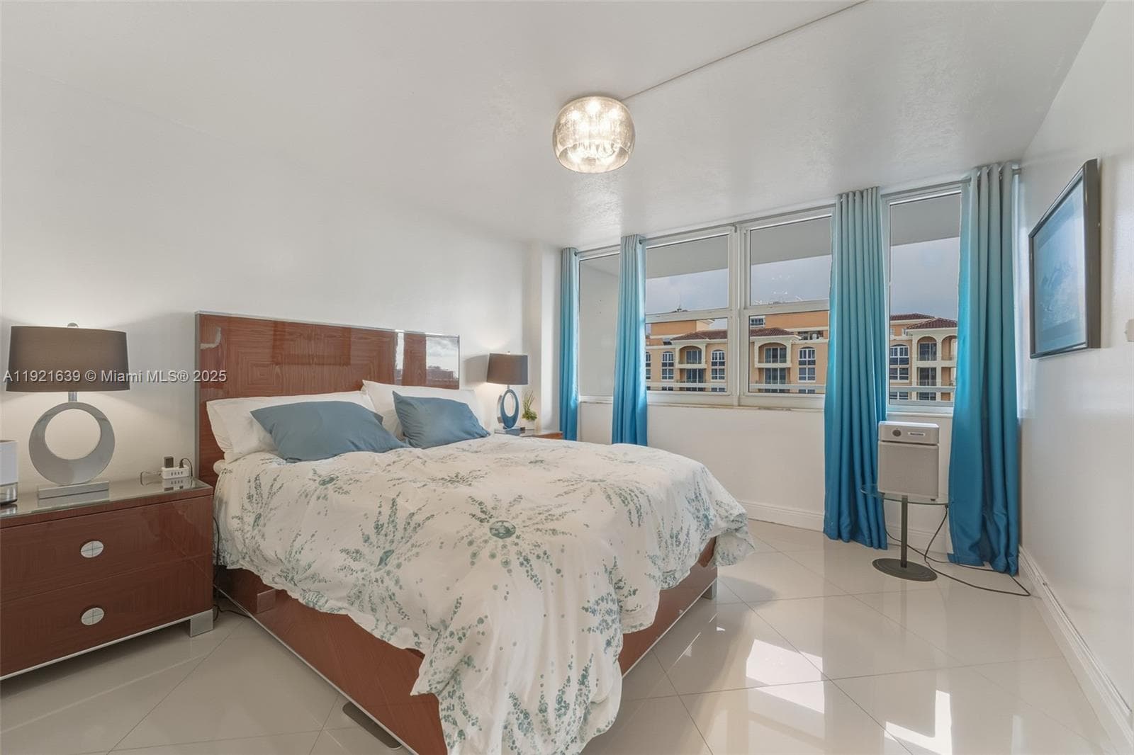 2030 Ocean Dr 1810 photo 6