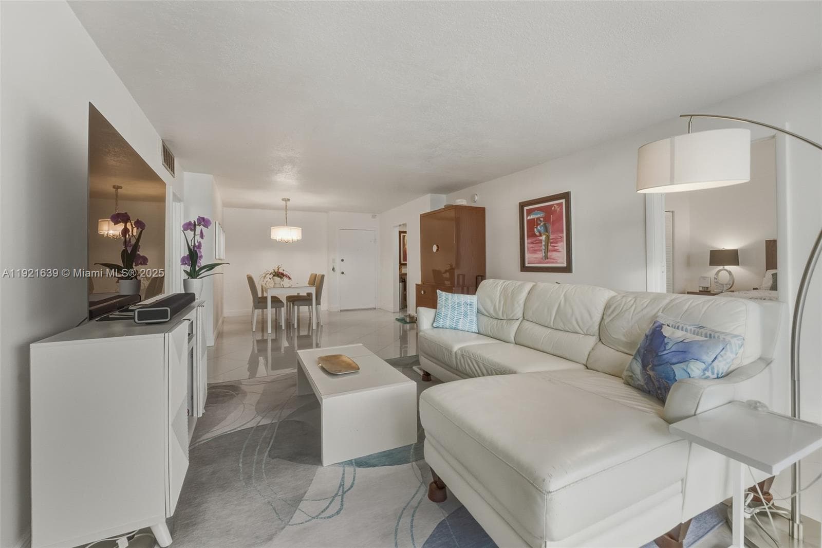 2030 Ocean Dr 5