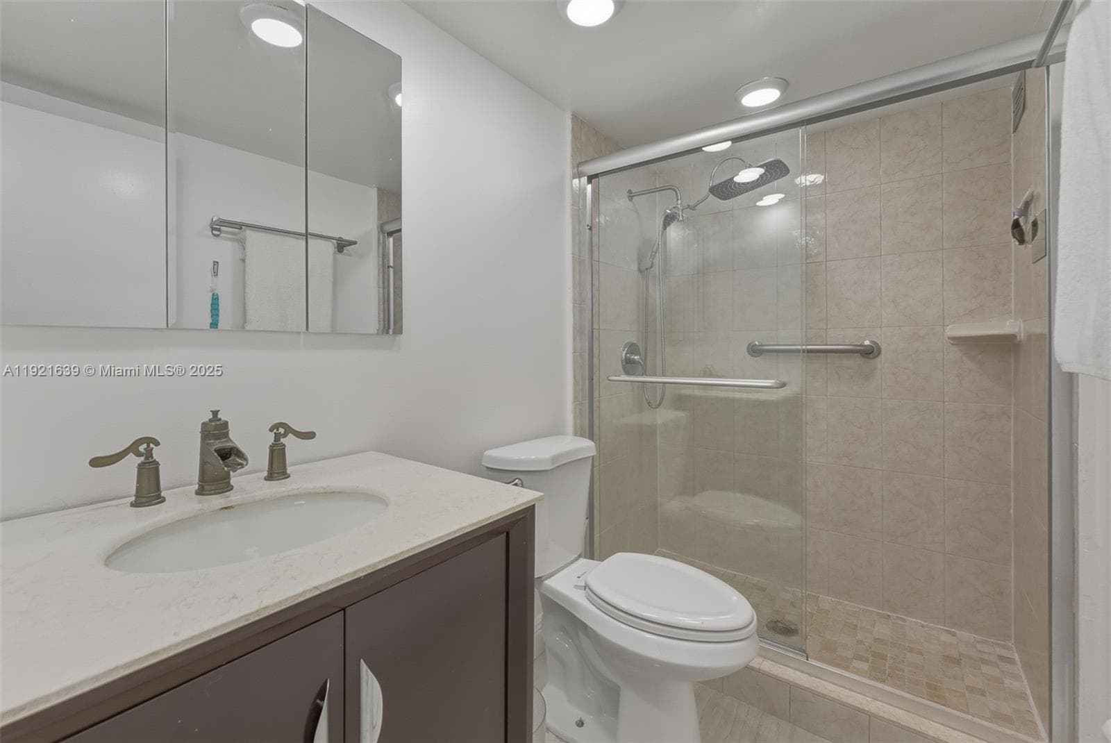 2030 Ocean Dr 1810 photo 10