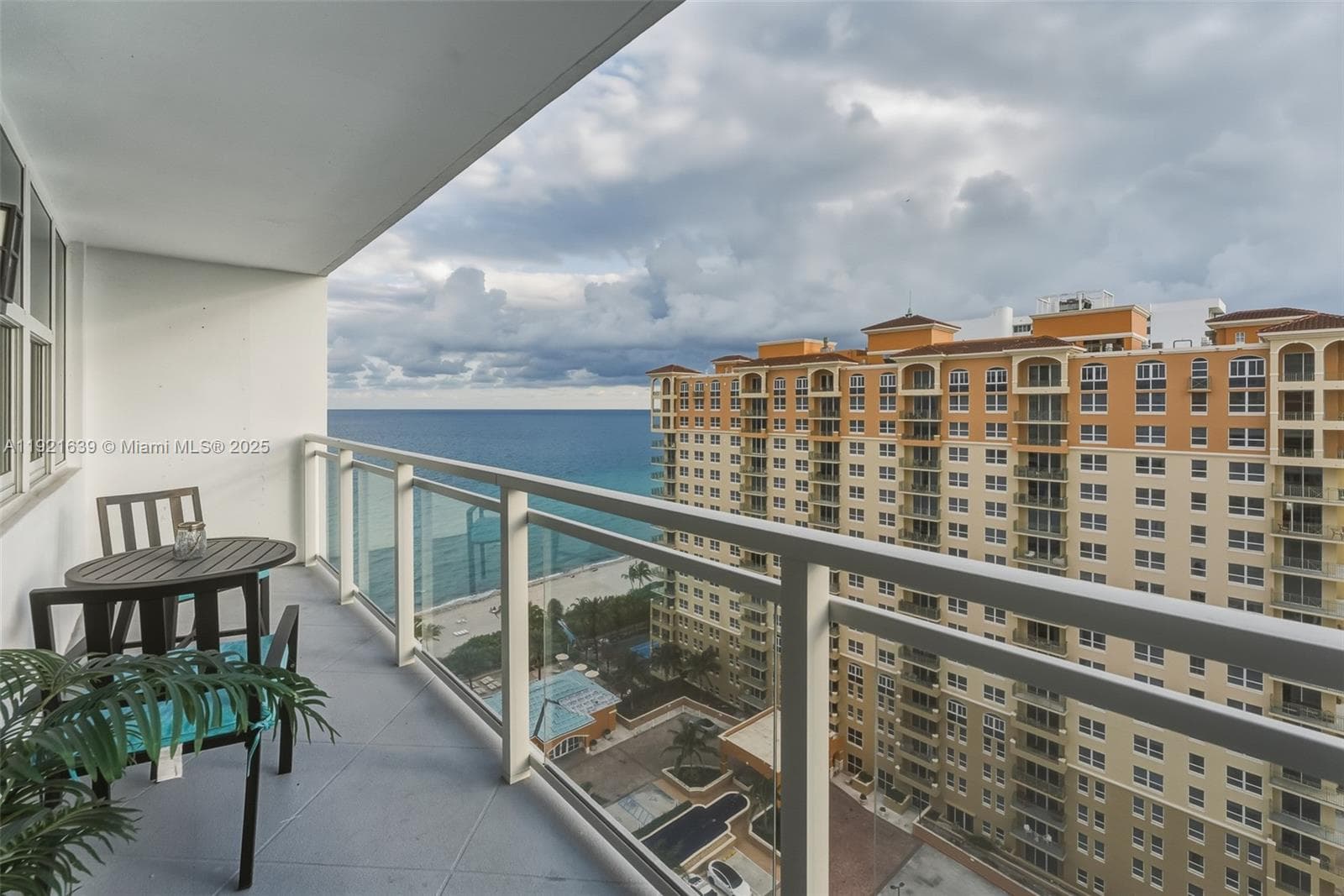 2030 Ocean Dr 1810 photo 11