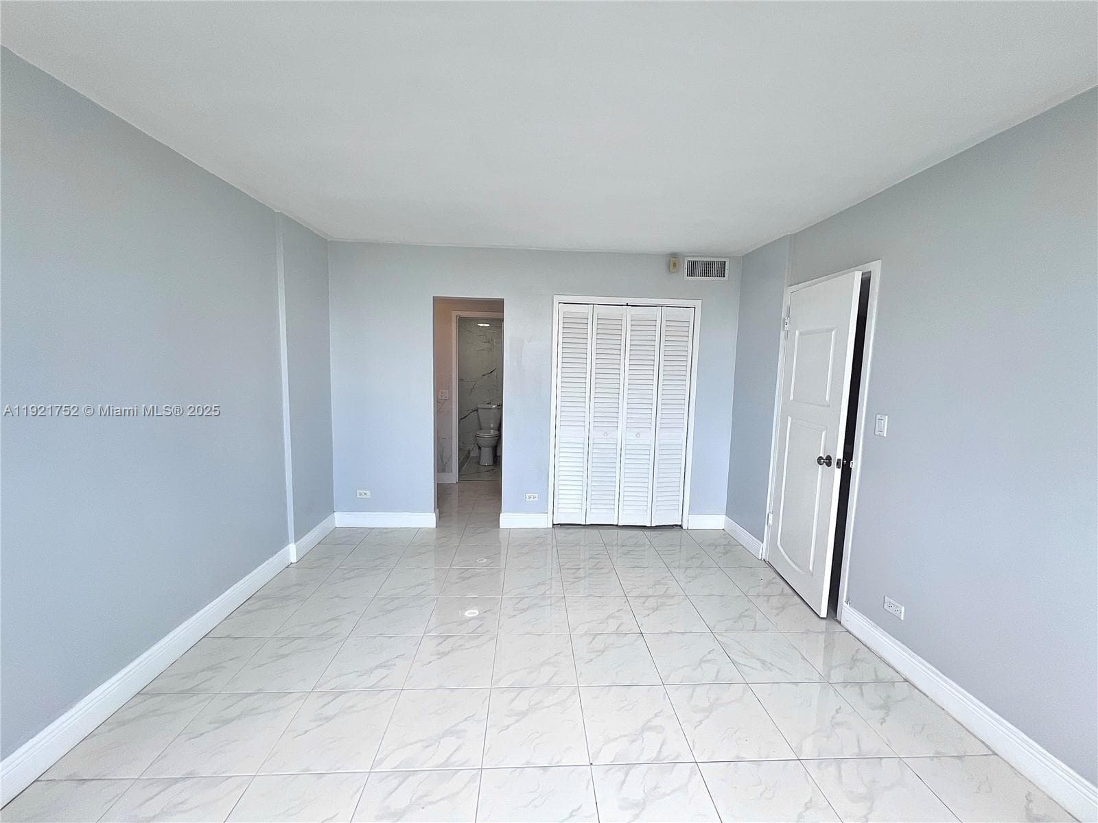 3660 NE 166th St 505 photo 10