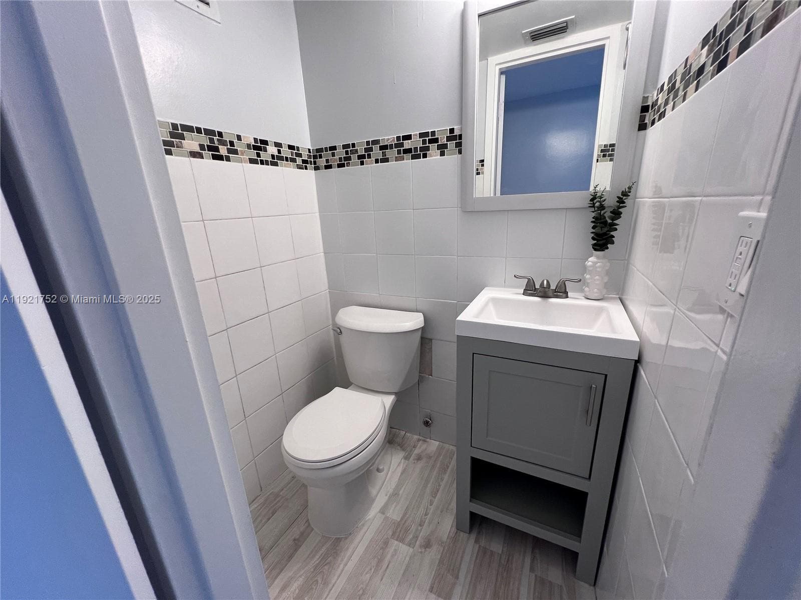 3660 NE 166th St 505 photo 19