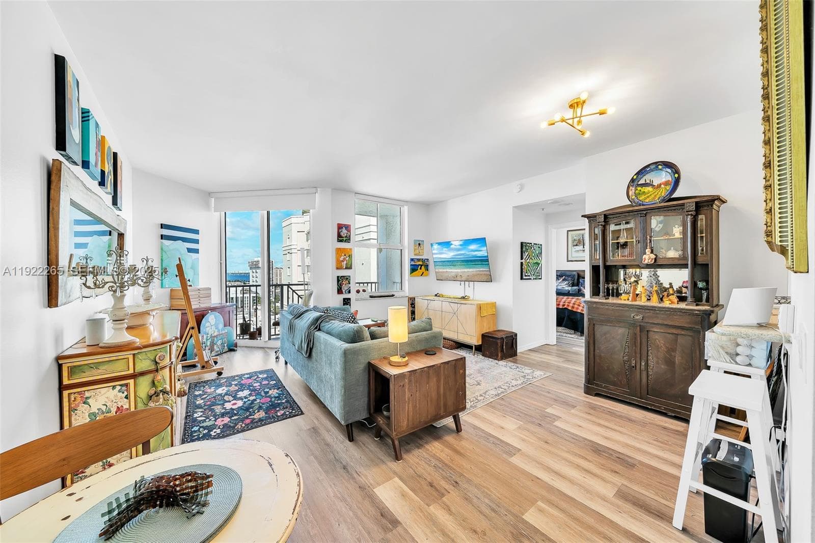 255 Evernia St 5