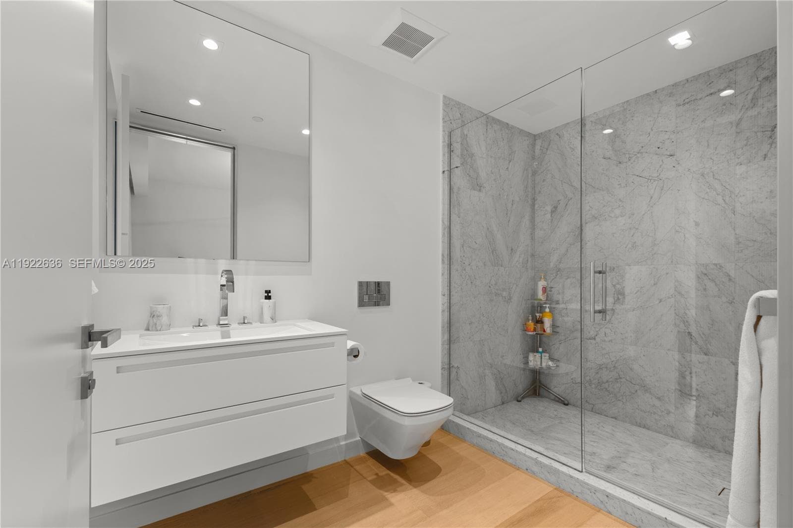 6800 Fisher Island Dr 6842 photo 23