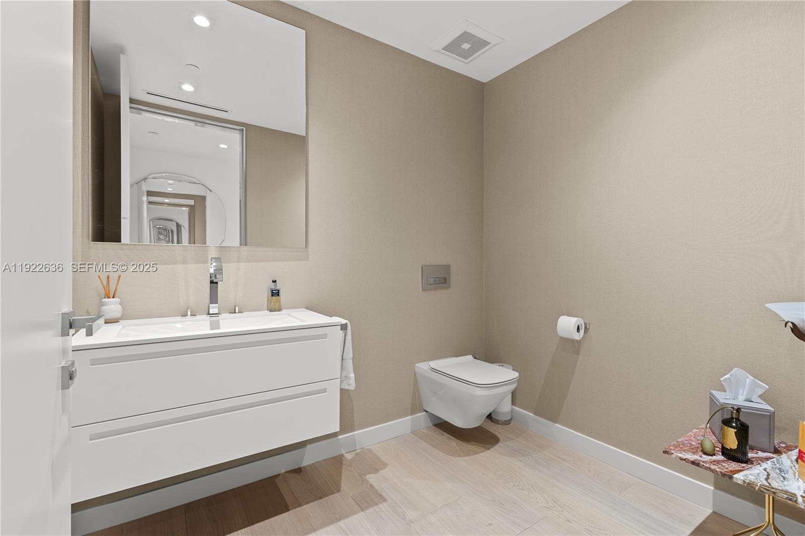 6800 Fisher Island Dr 6842 photo 16
