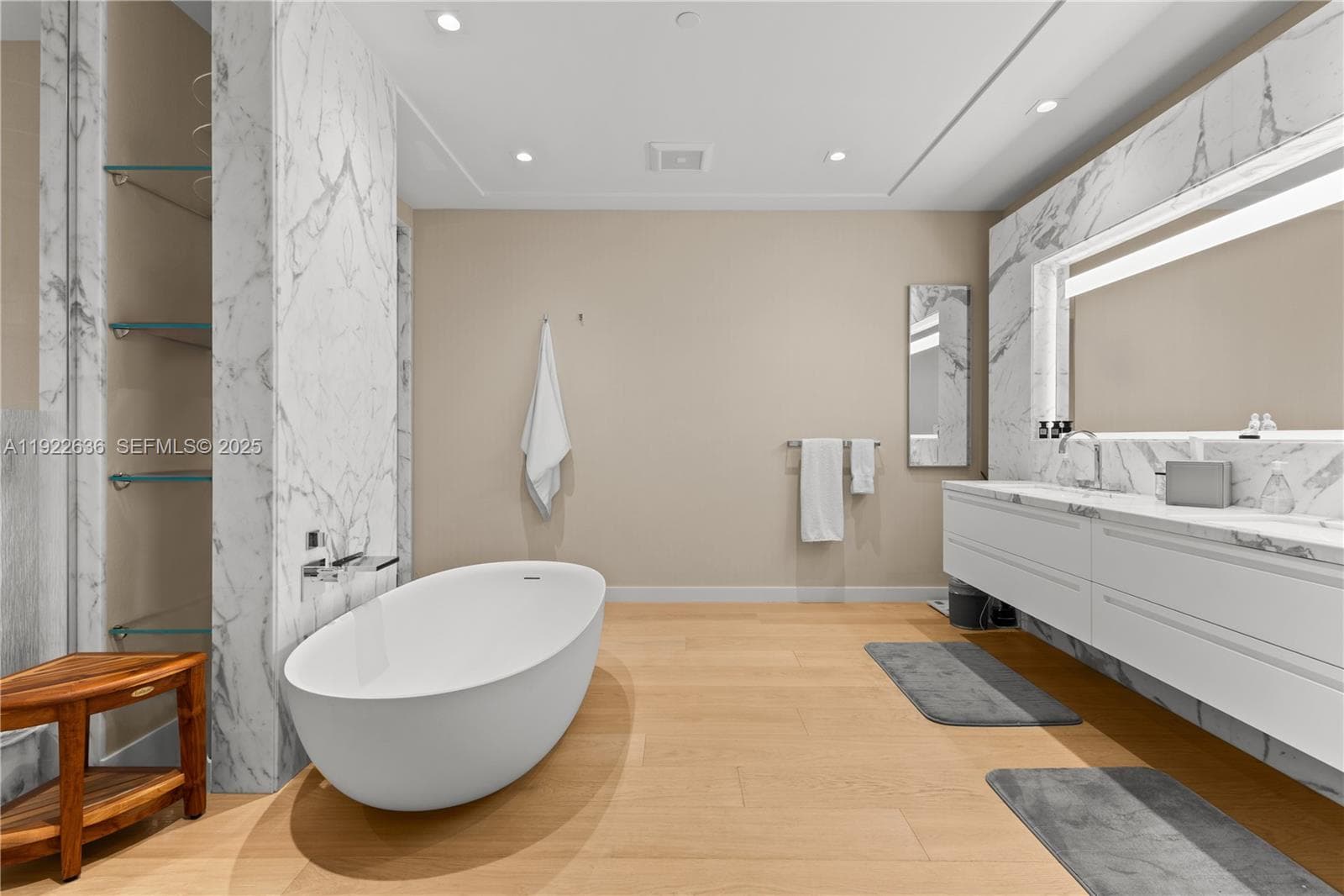6800 Fisher Island Dr 6842 photo 20