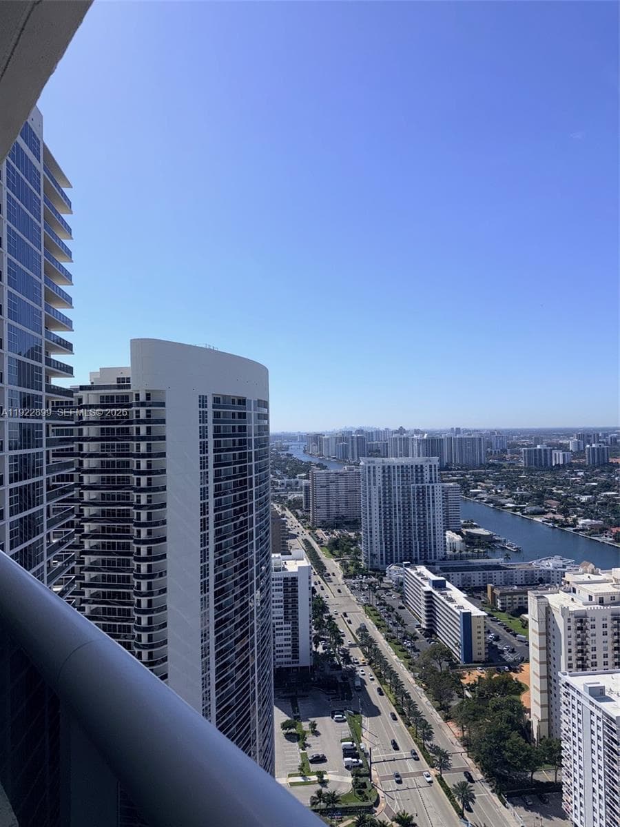 1800 Ocean Dr 5
