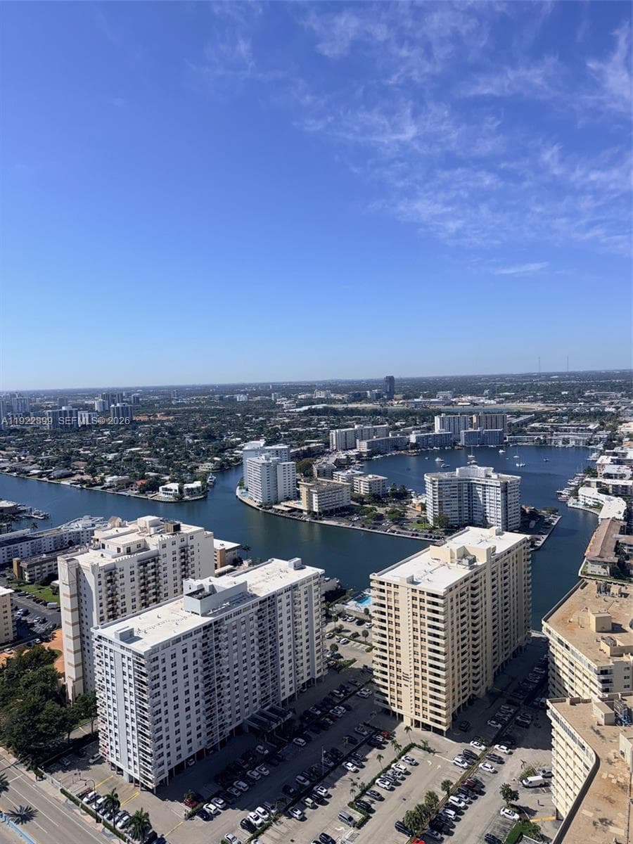 1800 Ocean Dr 4