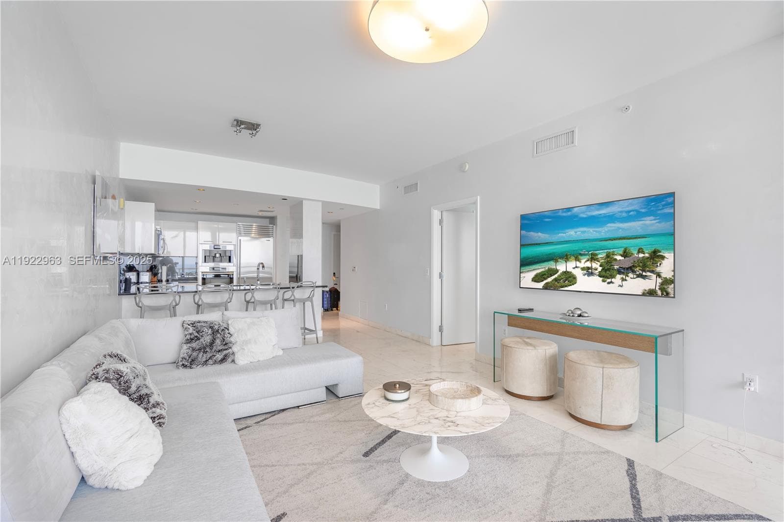 17121 Collins Ave 903 photo 2
