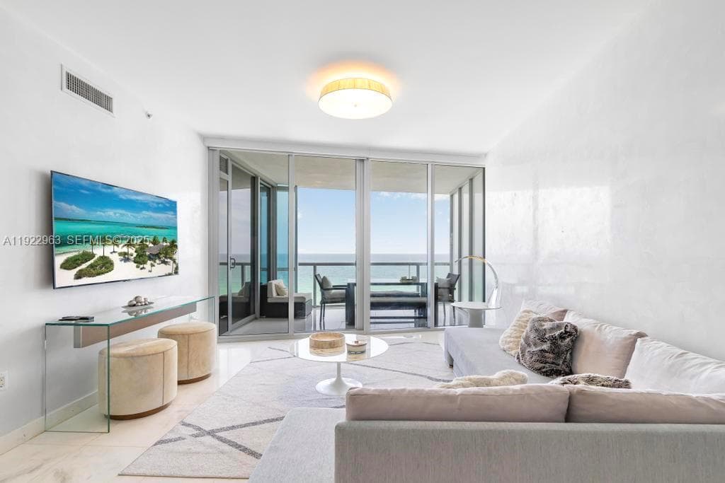 17121 Collins Ave 903 photo 3