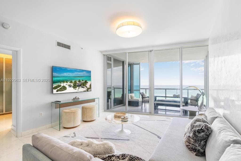 17121 Collins Ave 903 photo 4