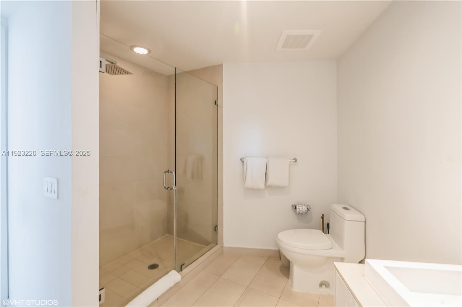 4111 Ocean Dr 1904 photo 17