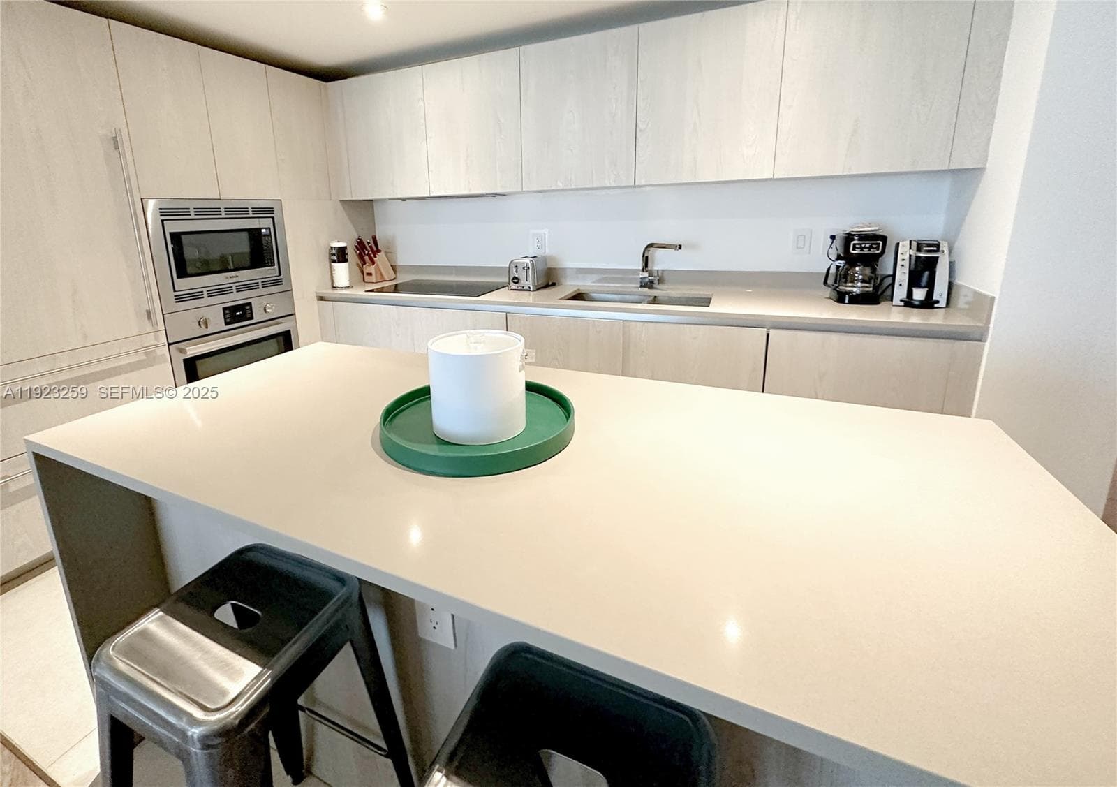 4111 Ocean Dr 5