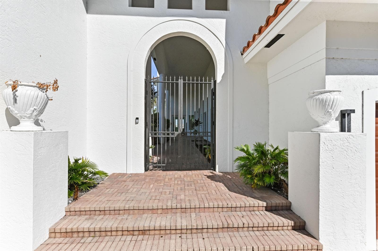 200 N Lake Drive 5