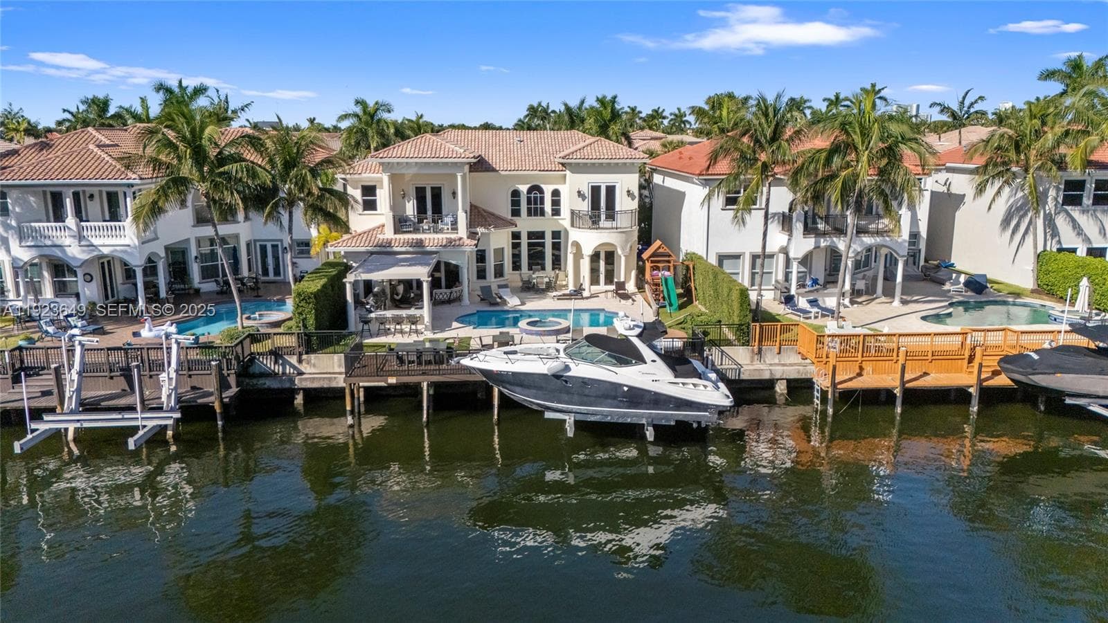1555 Windjammer Way 1