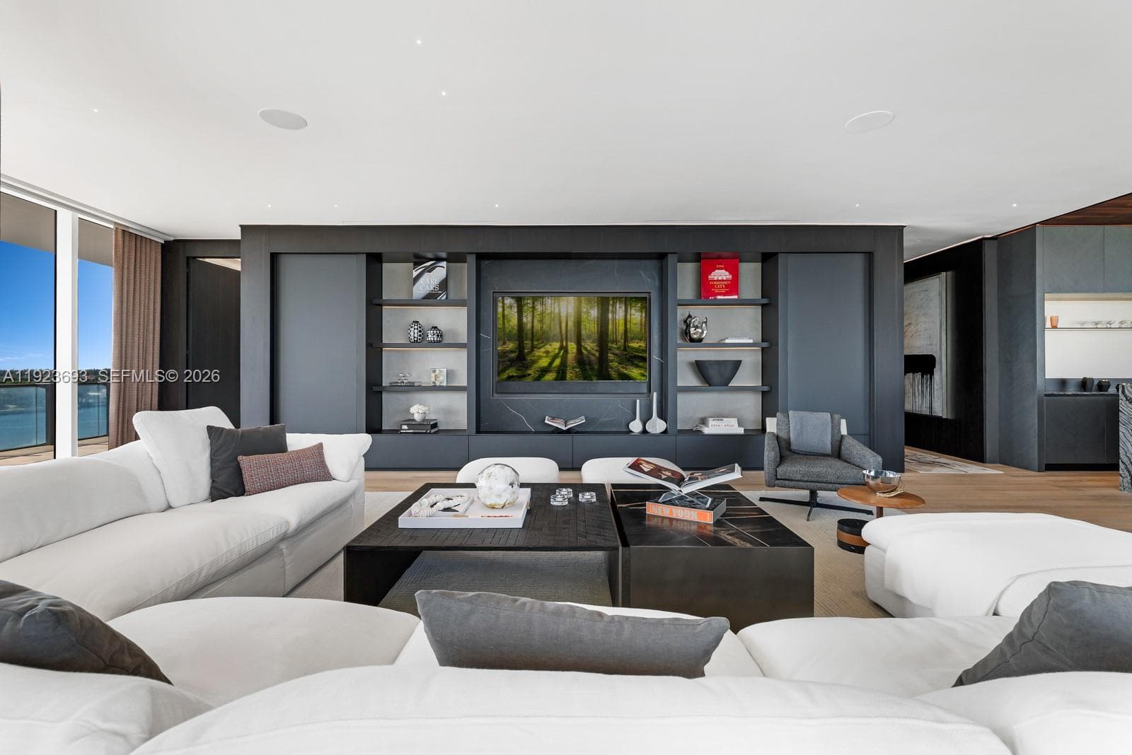 800 Pointe Dr 2